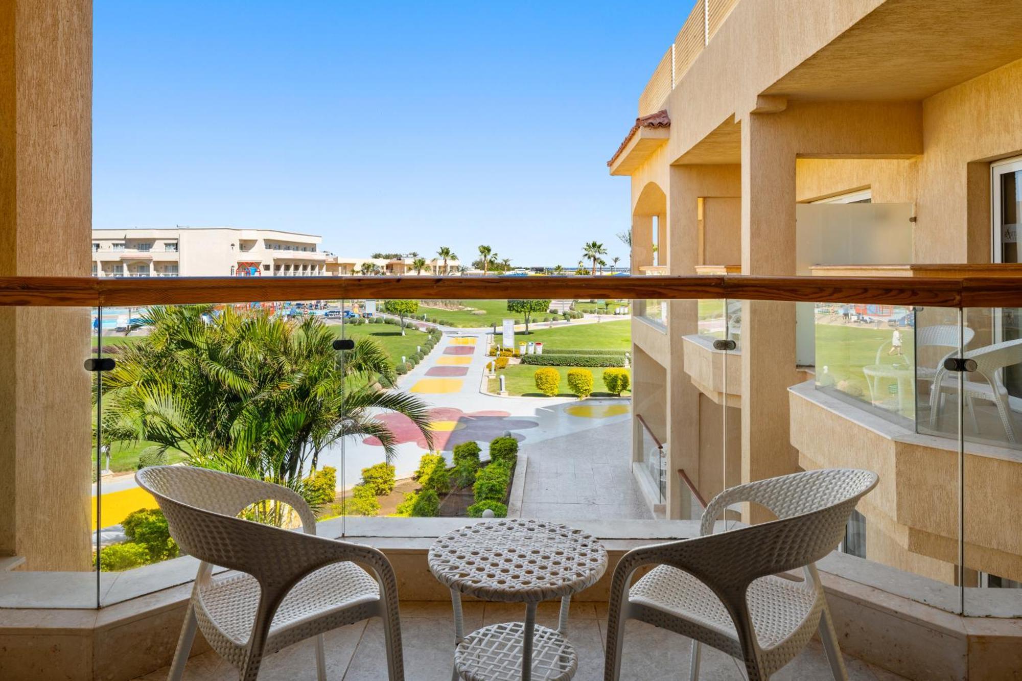 Resort Pickalbatros Royal Moderna 